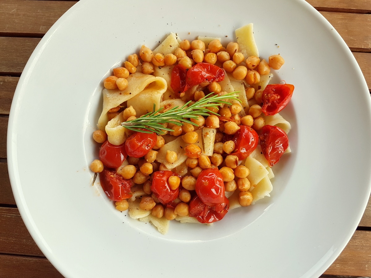 Vegan lagane with chickpeas in a bowl.